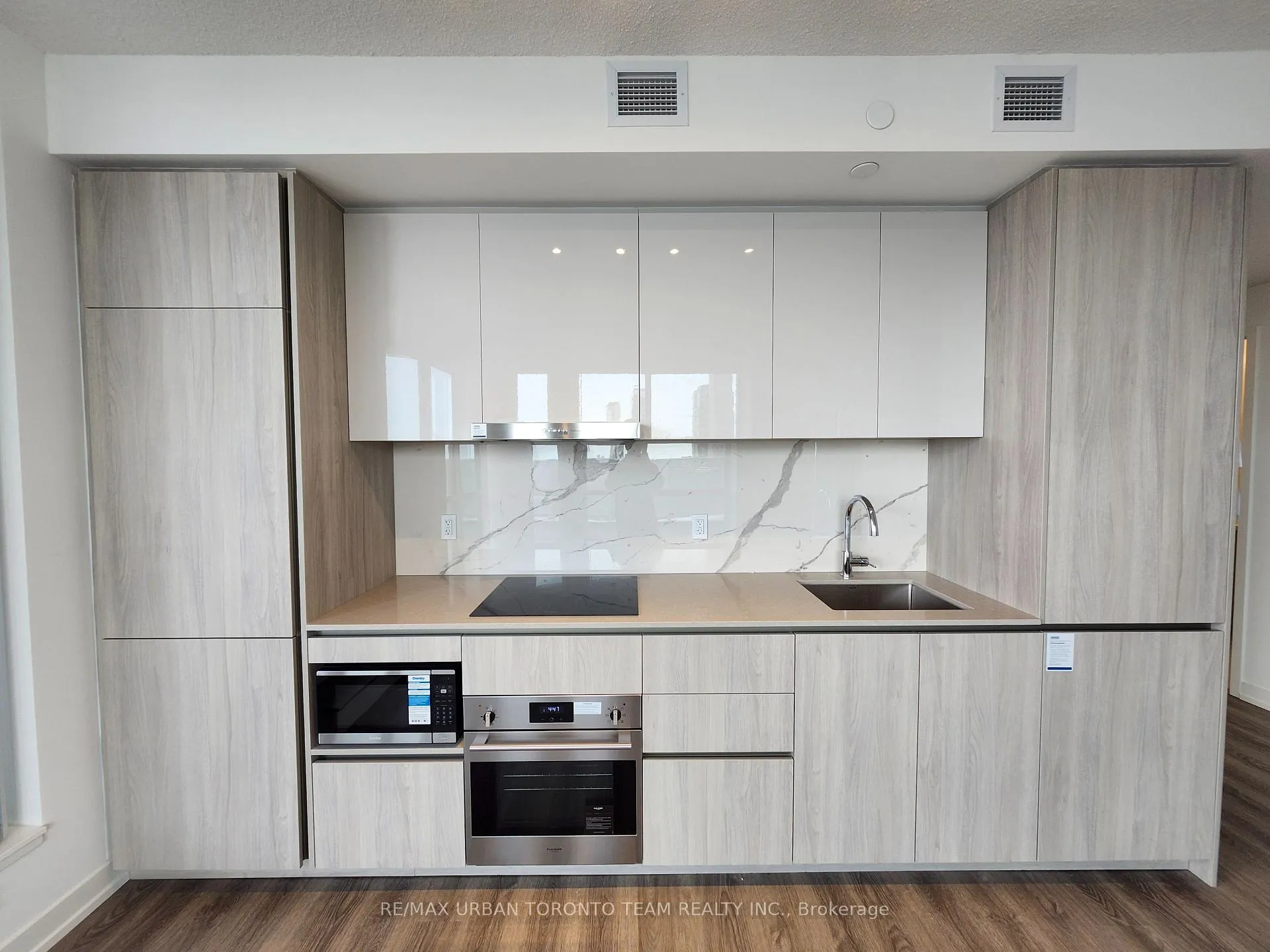 Photo 2 of Unit 510, 8 Interchange Way, Vaughan, Vaughan Corporate Centre — HOMEH