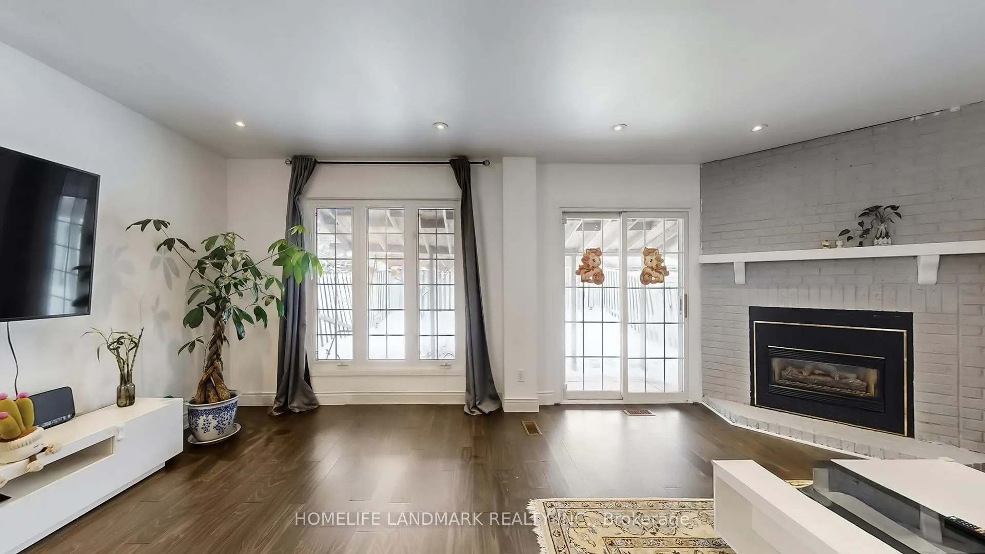 Photo 2 of 81 Stirling Crescent, Markham, Milliken Mills East — HOMEH
