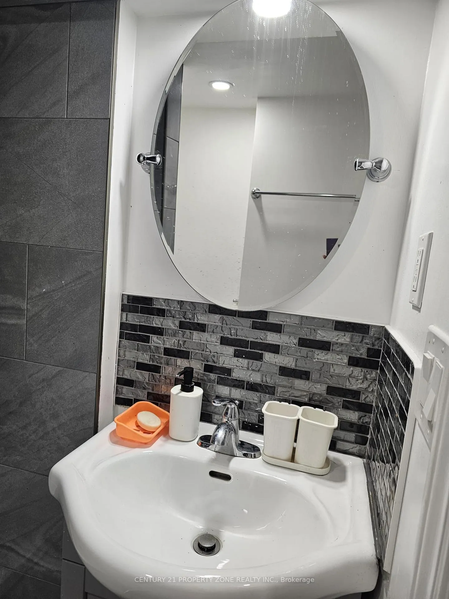 Photo 12 of 51 River Road, Brampton, Huttonville — HOMEH
