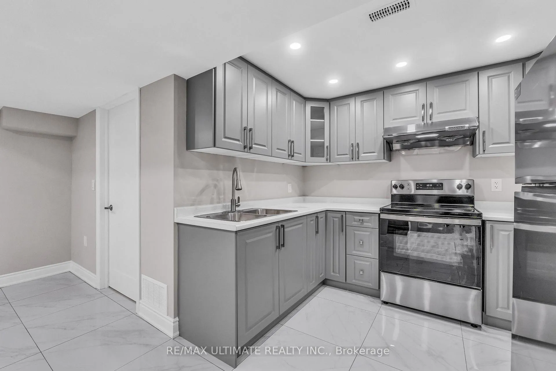 Photo 6 of Unit Lower, 41 Danesbury Crescent, Brampton, Southgate — HOMEH