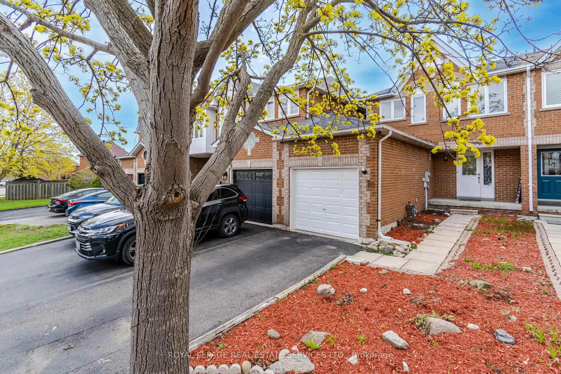 Photo 2 of 10 Mullis Crescent, Brampton, Fletcher's West — HOMEH