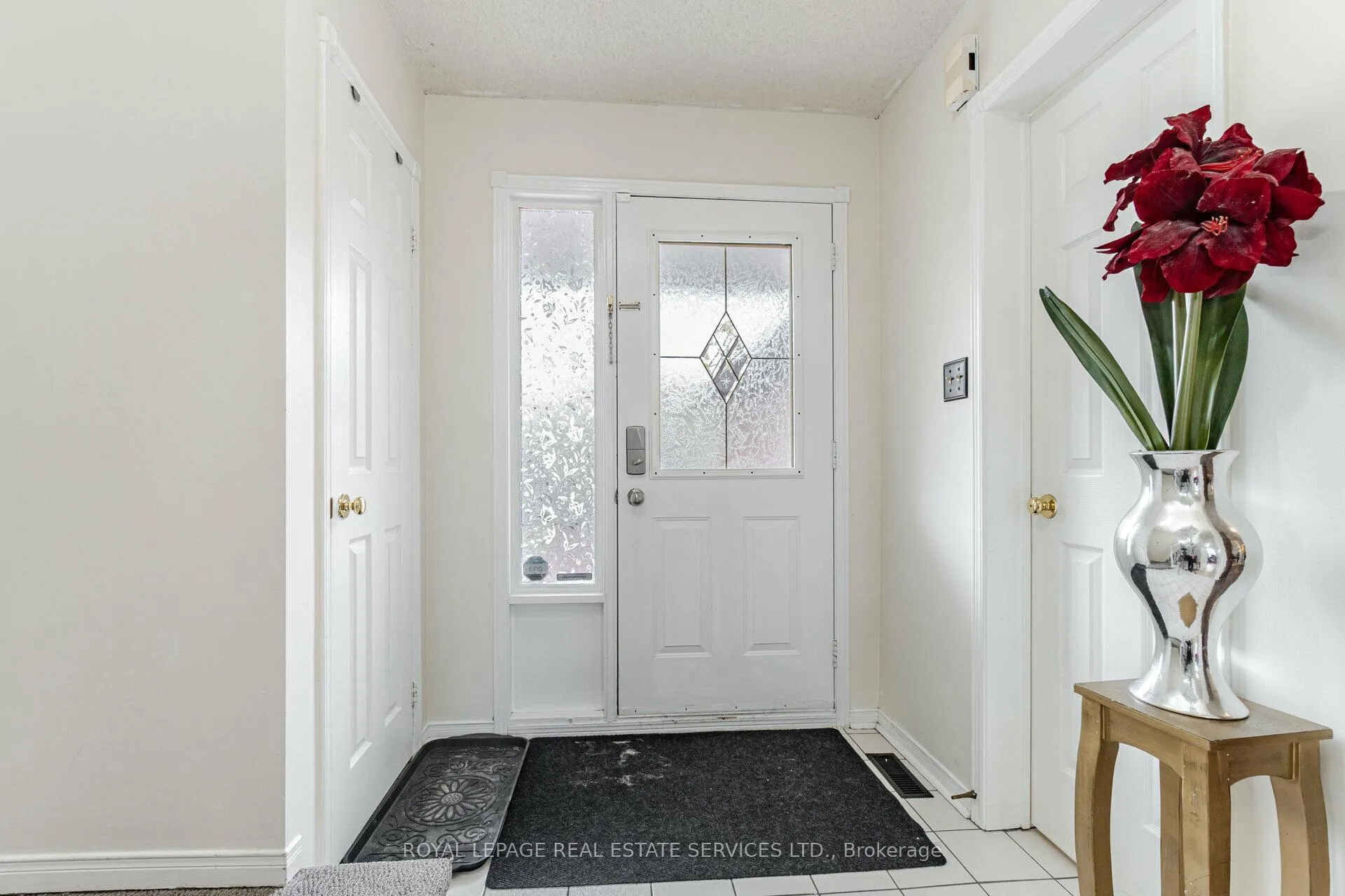 Photo 4 of 10 Mullis Crescent, Brampton, Fletcher's West — HOMEH