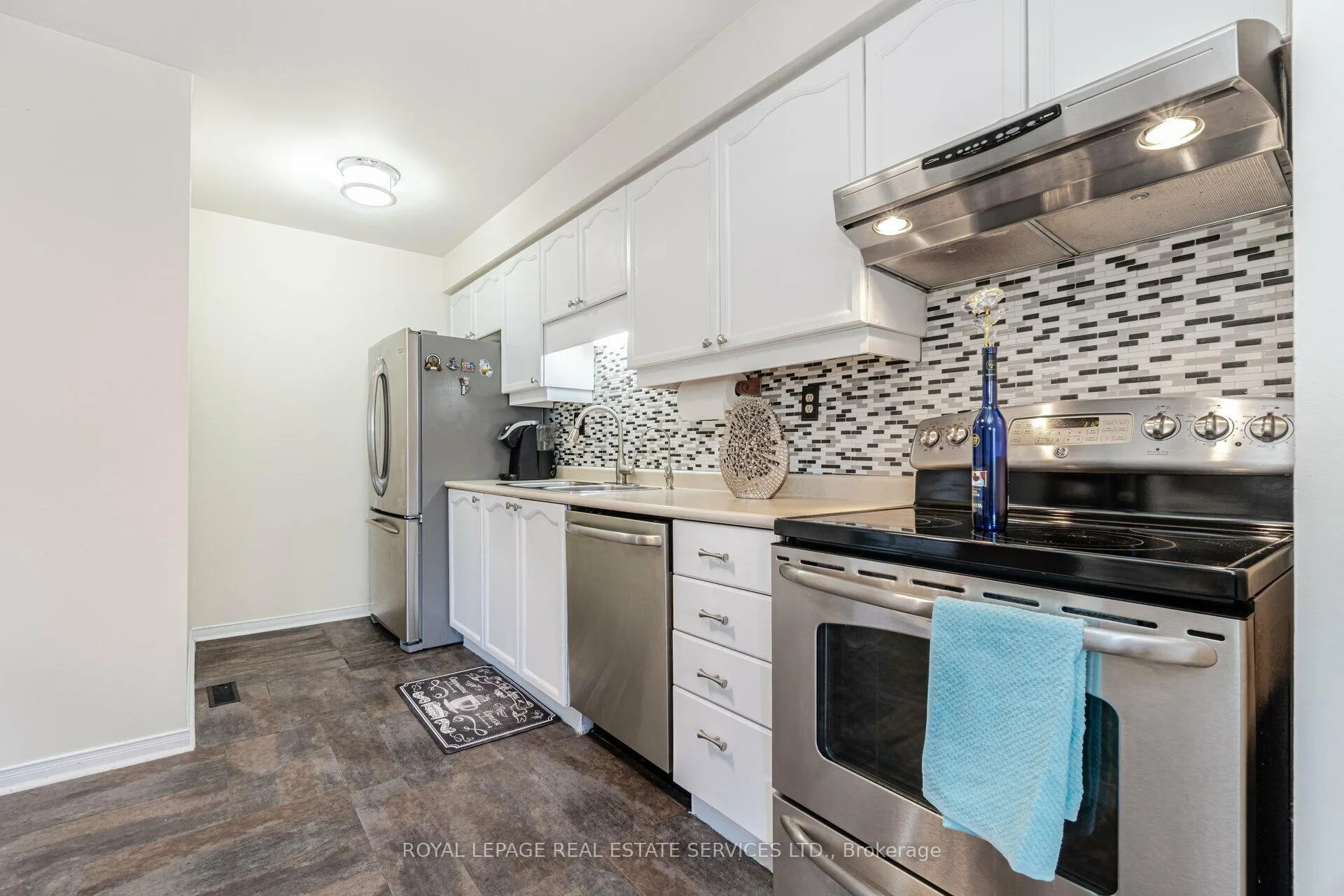 Photo 6 of 10 Mullis Crescent, Brampton, Fletcher's West — HOMEH