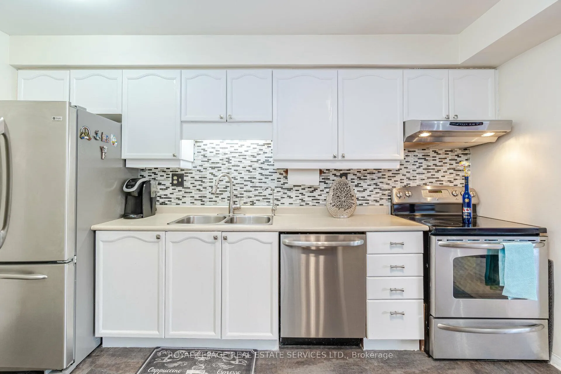 Photo 7 of 10 Mullis Crescent, Brampton, Fletcher's West — HOMEH