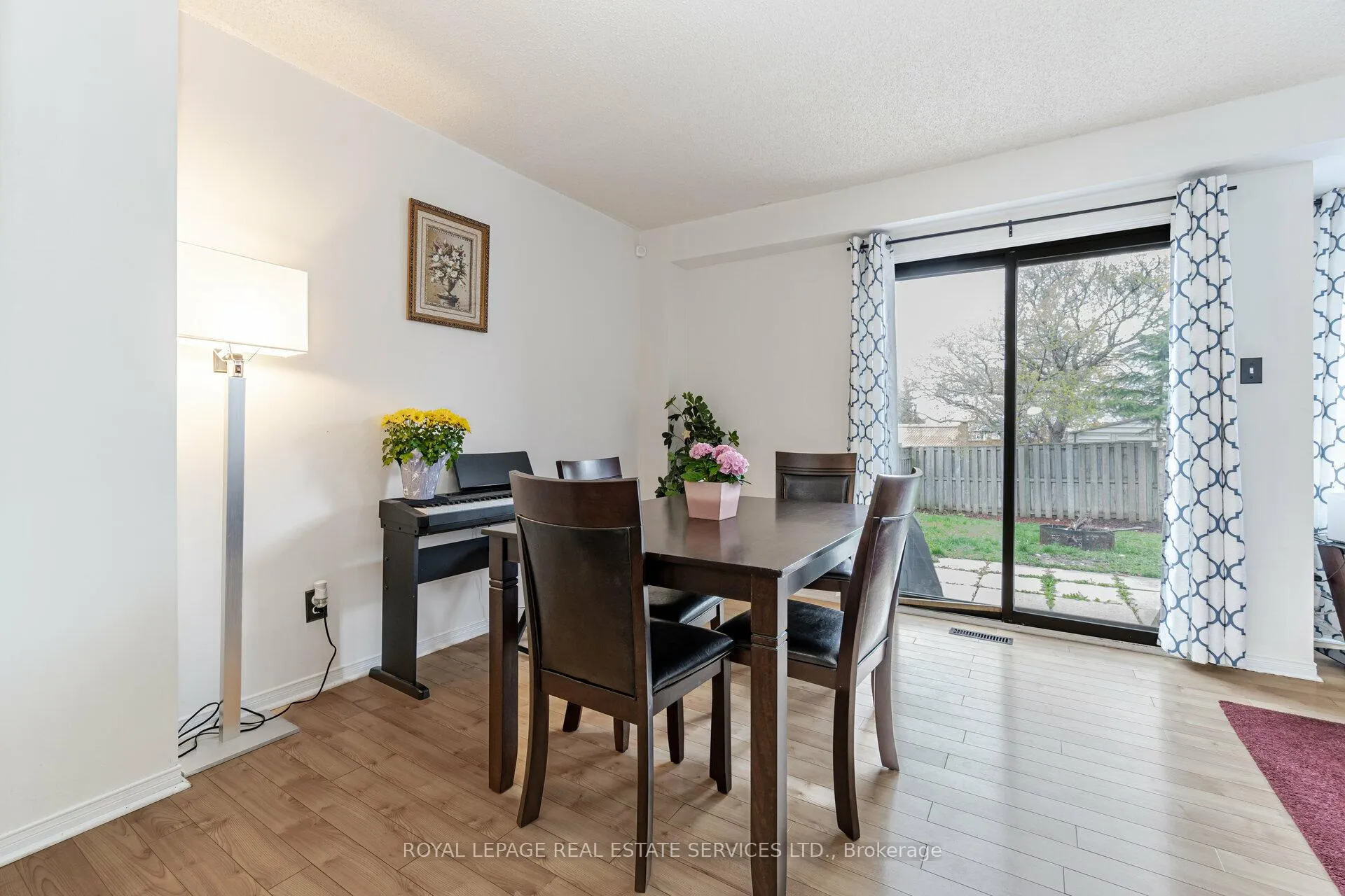 Photo 9 of 10 Mullis Crescent, Brampton, Fletcher's West — HOMEH