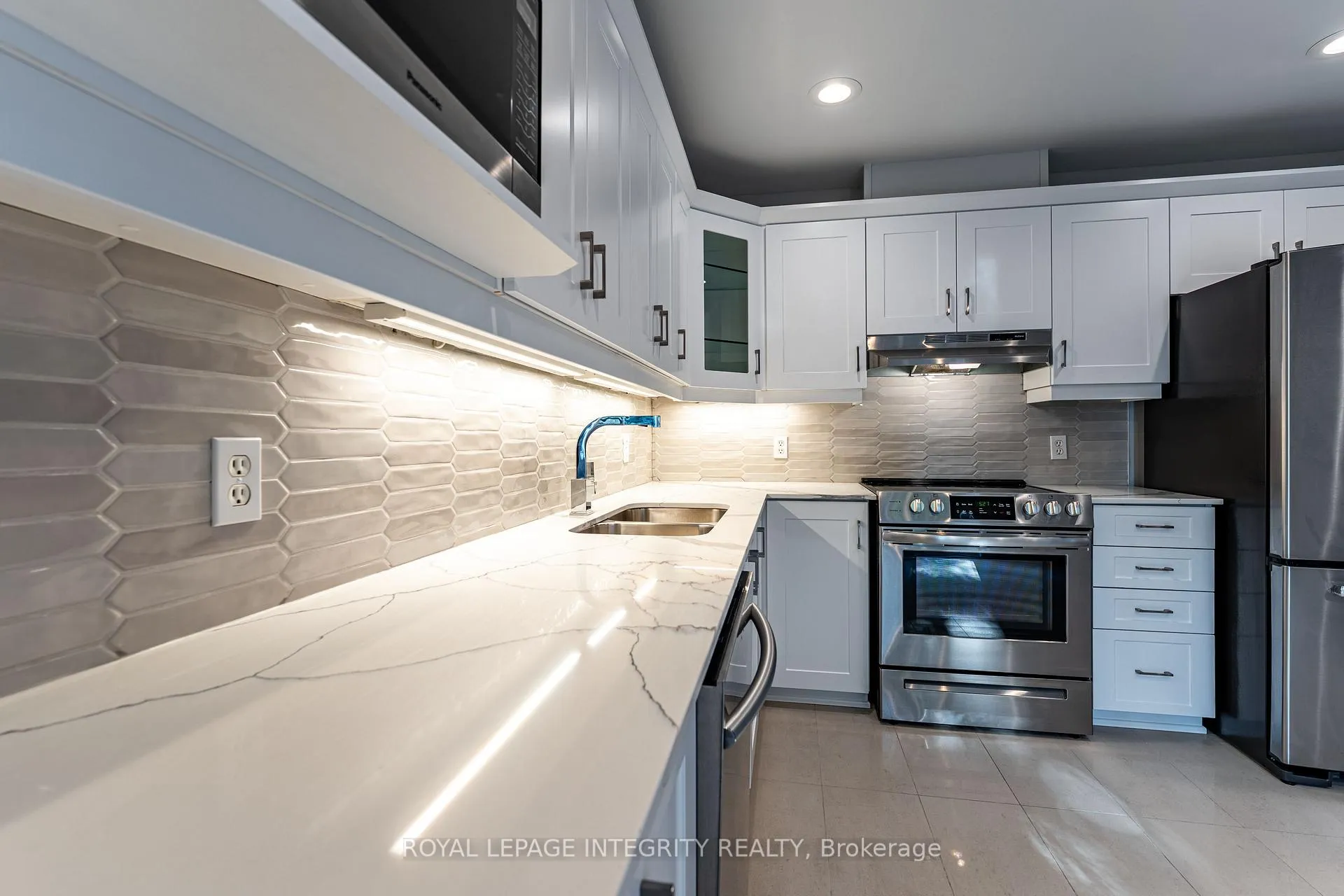 Photo 16 of 71 Appledale Drive, Ottawa, Barrhaven - Longfields — HOMEH