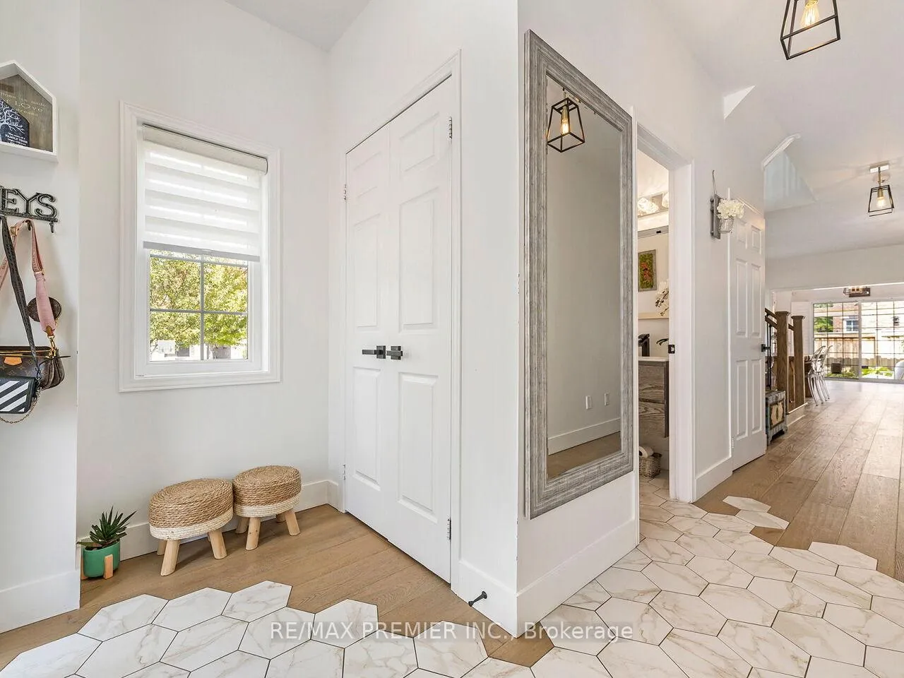 Photo 5 of 67 Gentile Circle, Vaughan, Elder Mills — HOMEH