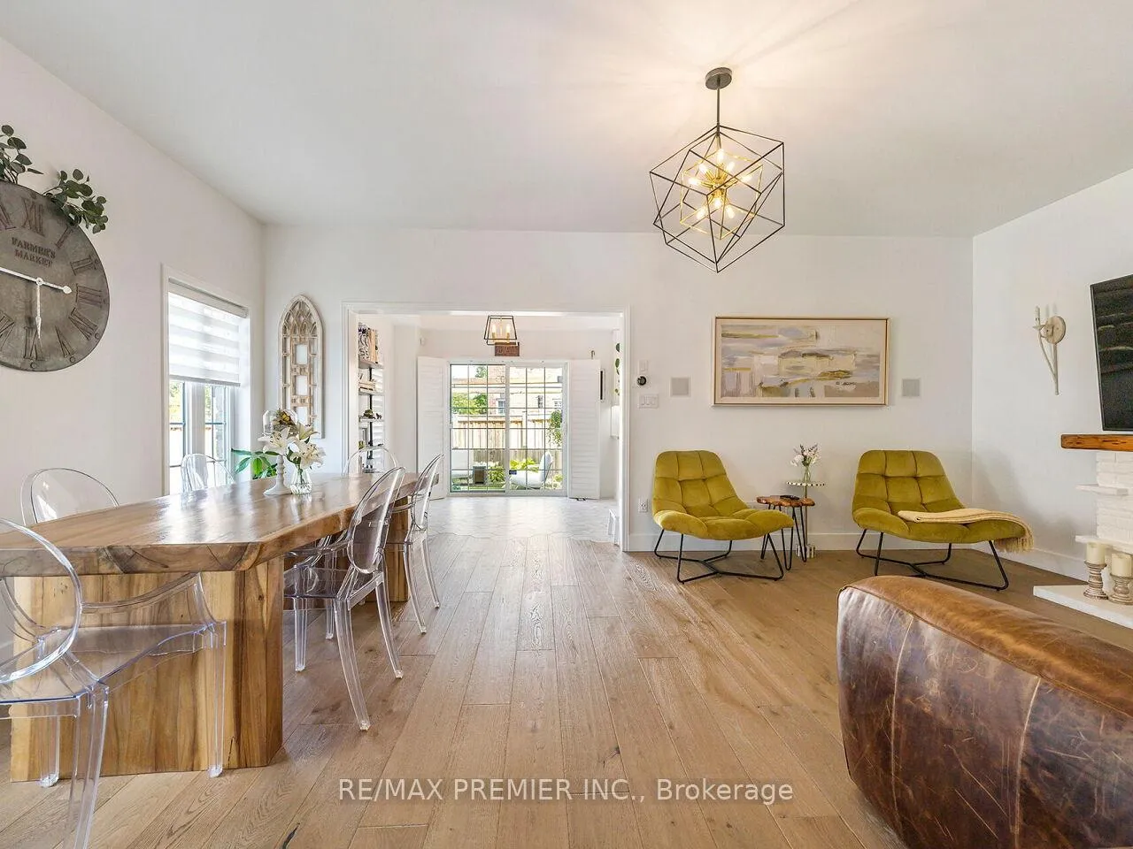 Photo 7 of 67 Gentile Circle, Vaughan, Elder Mills — HOMEH