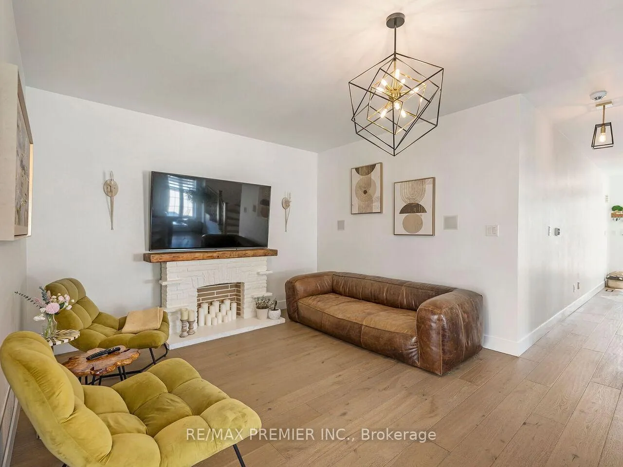 Photo 8 of 67 Gentile Circle, Vaughan, Elder Mills — HOMEH