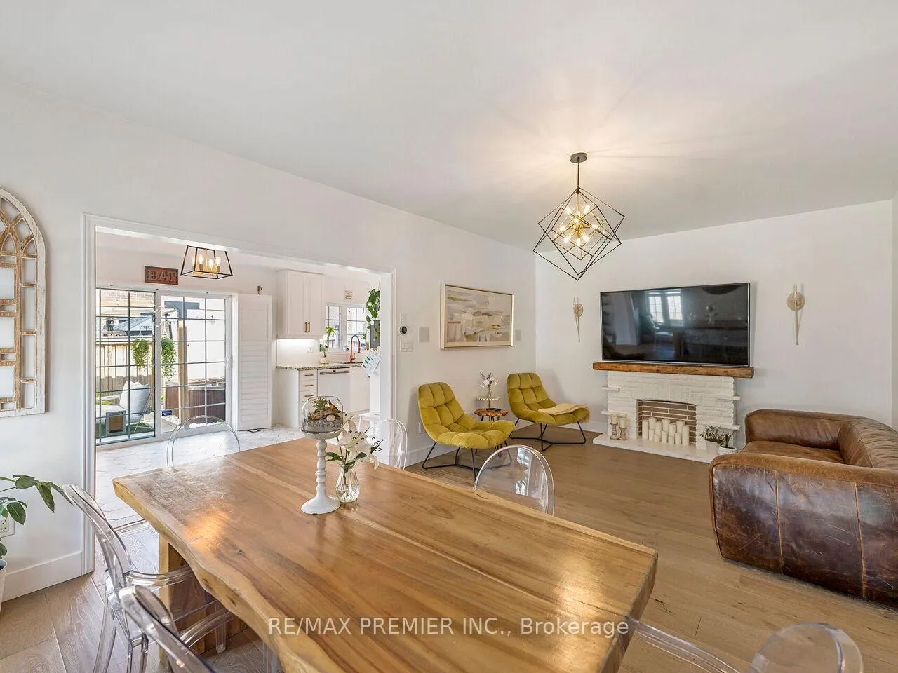 Photo 10 of 67 Gentile Circle, Vaughan, Elder Mills — HOMEH
