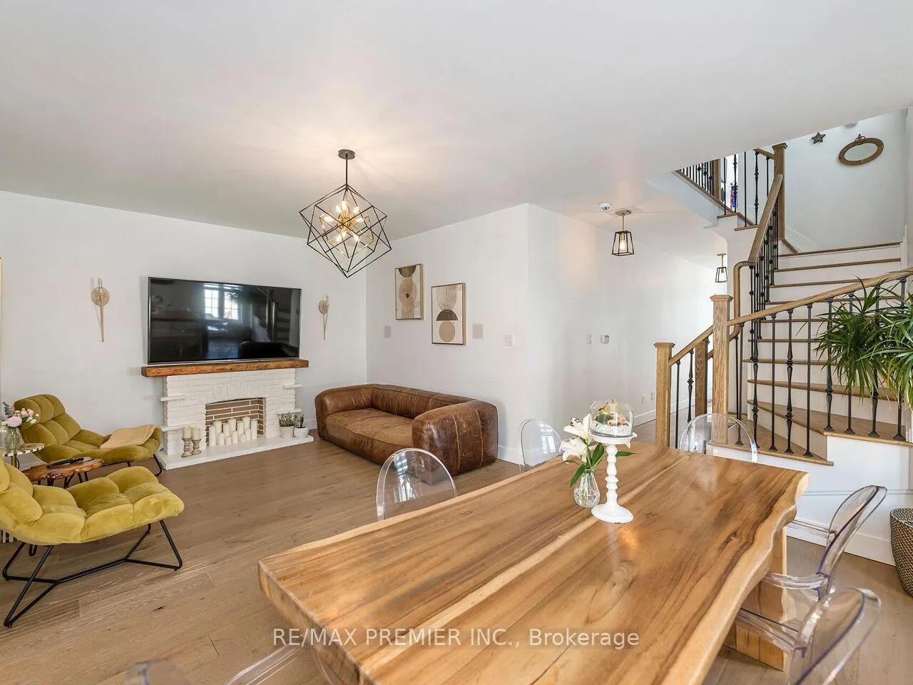 Photo 11 of 67 Gentile Circle, Vaughan, Elder Mills — HOMEH
