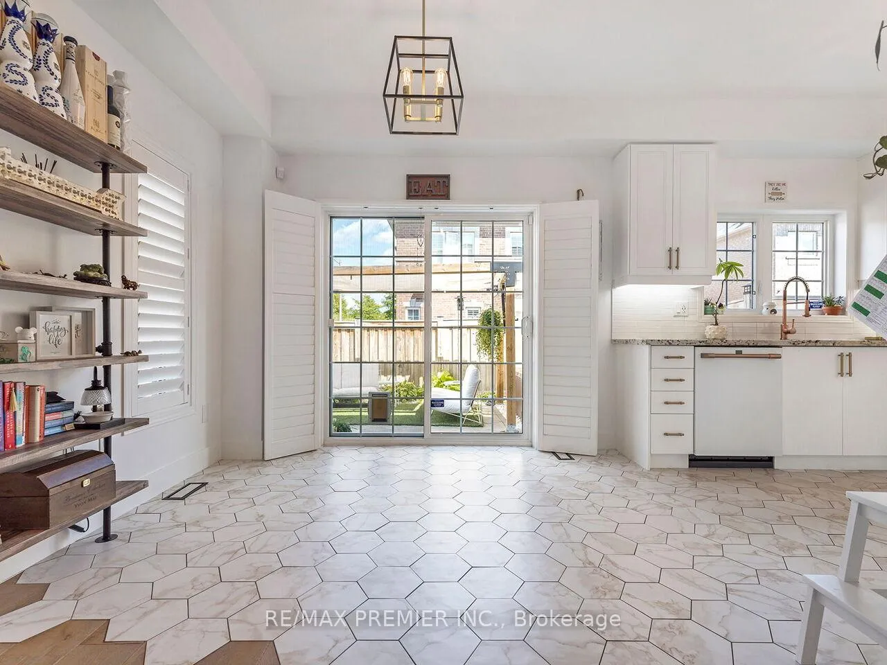 Photo 14 of 67 Gentile Circle, Vaughan, Elder Mills — HOMEH