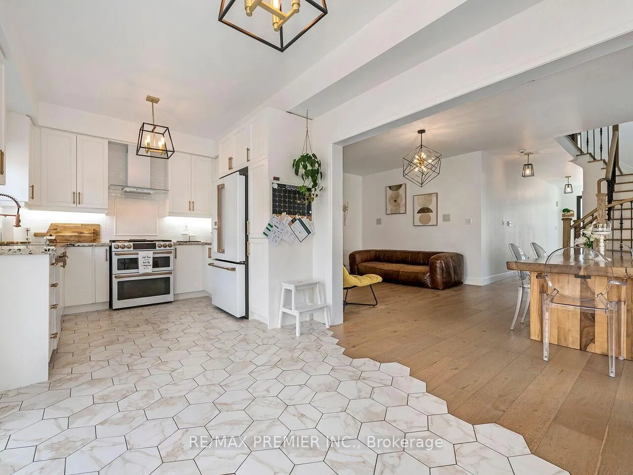 Photo 15 of 67 Gentile Circle, Vaughan, Elder Mills — HOMEH