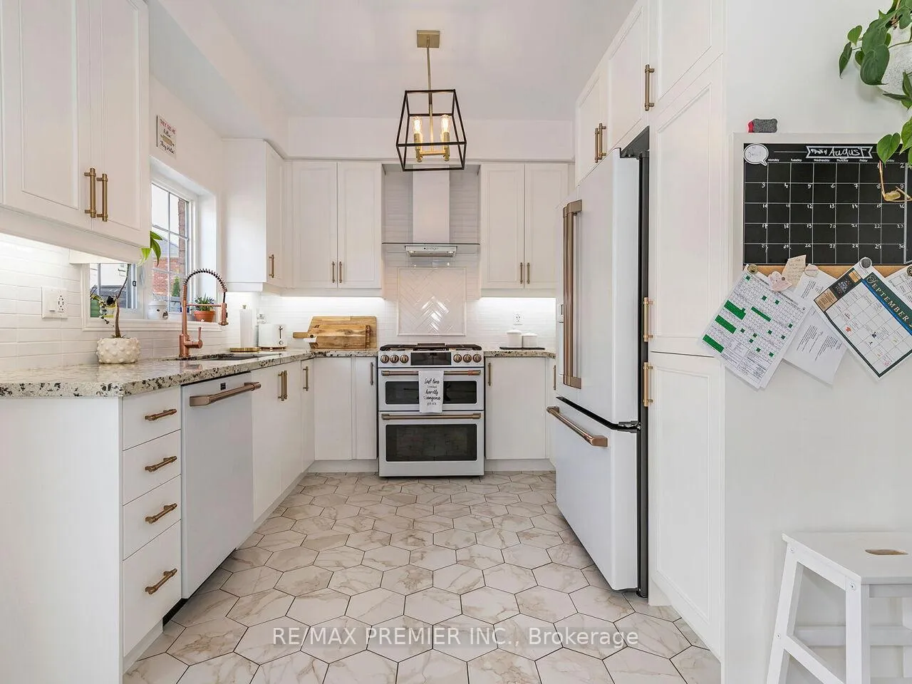 Photo 16 of 67 Gentile Circle, Vaughan, Elder Mills — HOMEH