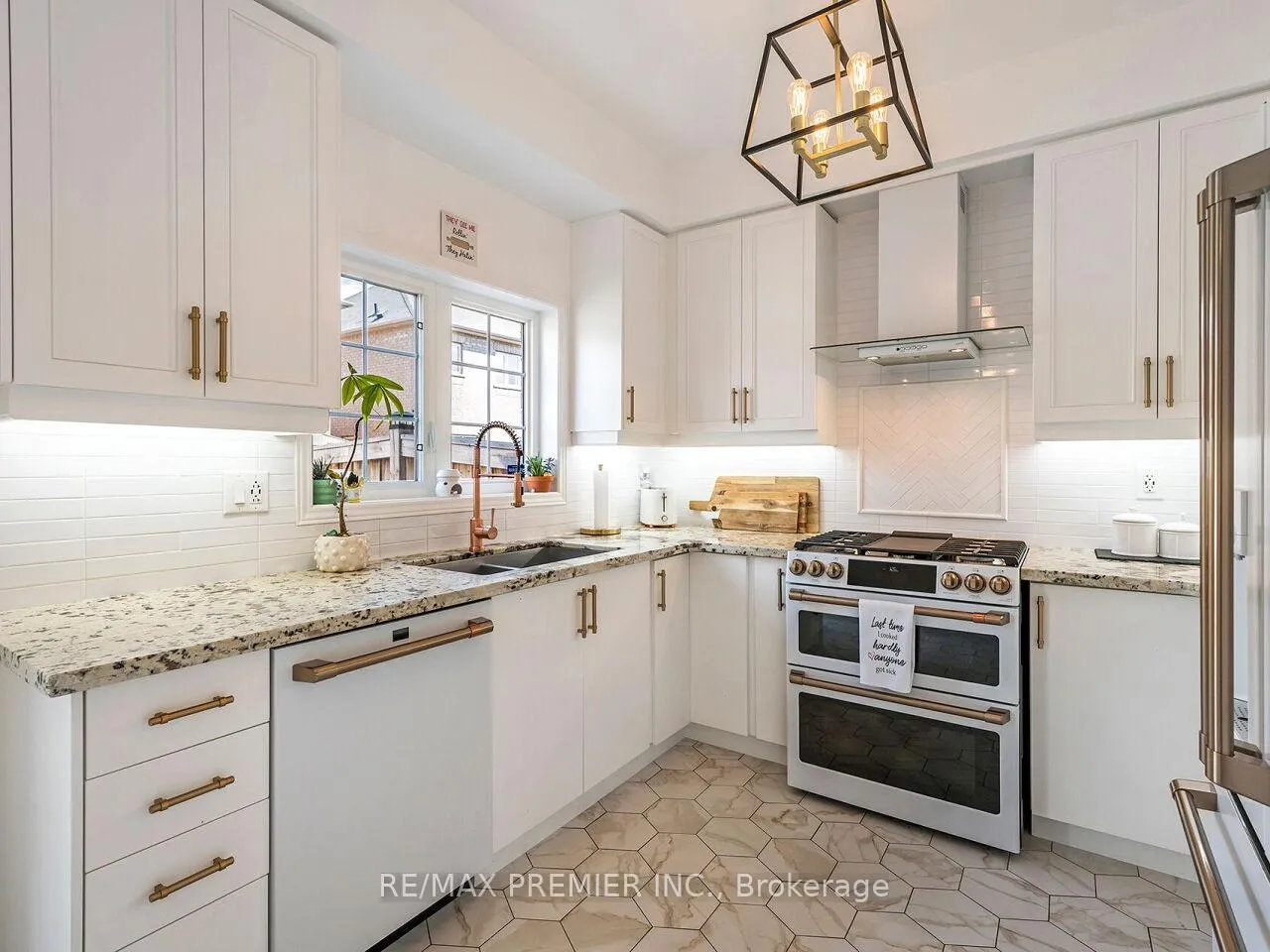 Photo 17 of 67 Gentile Circle, Vaughan, Elder Mills — HOMEH