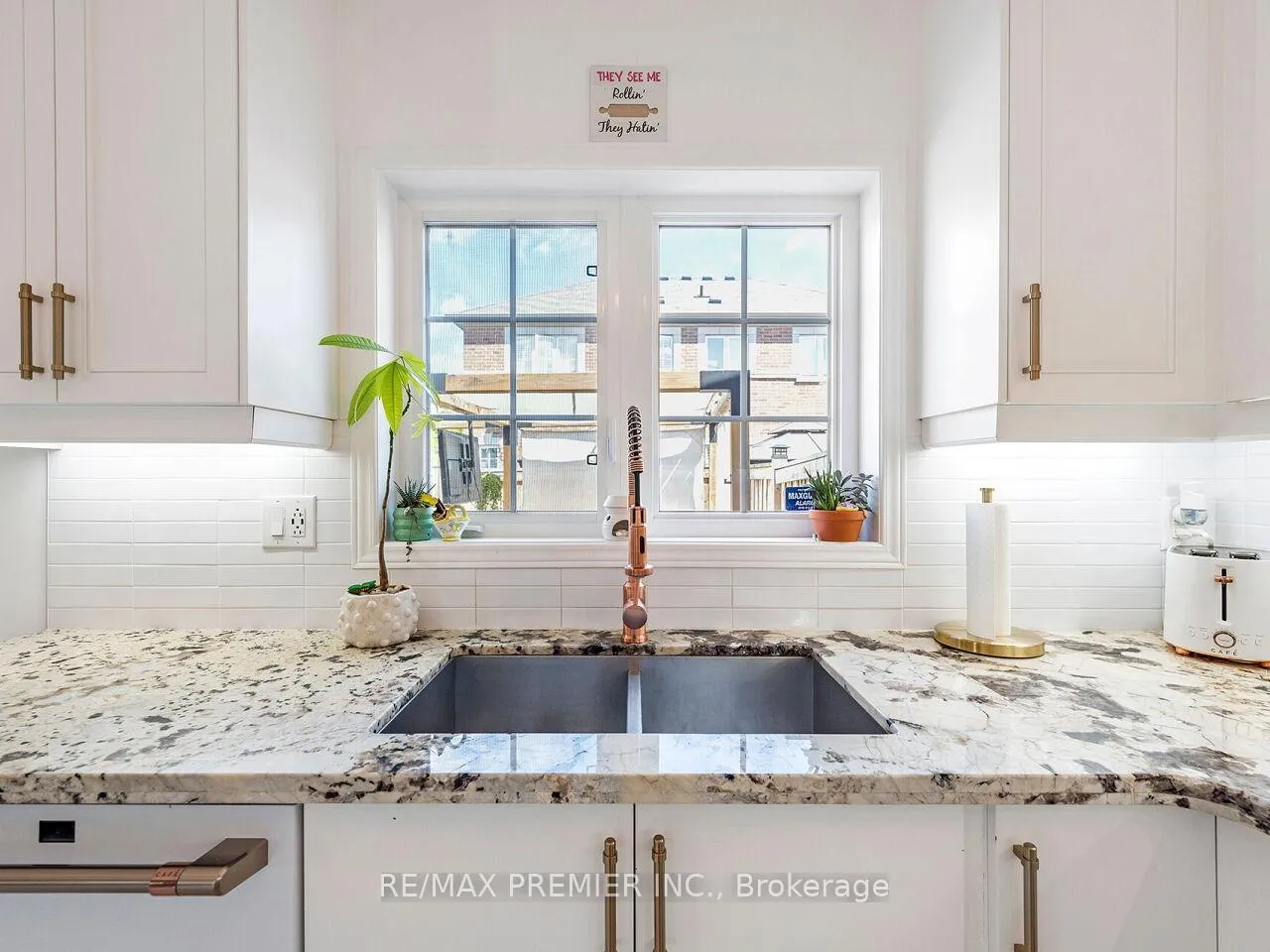 Photo 18 of 67 Gentile Circle, Vaughan, Elder Mills — HOMEH