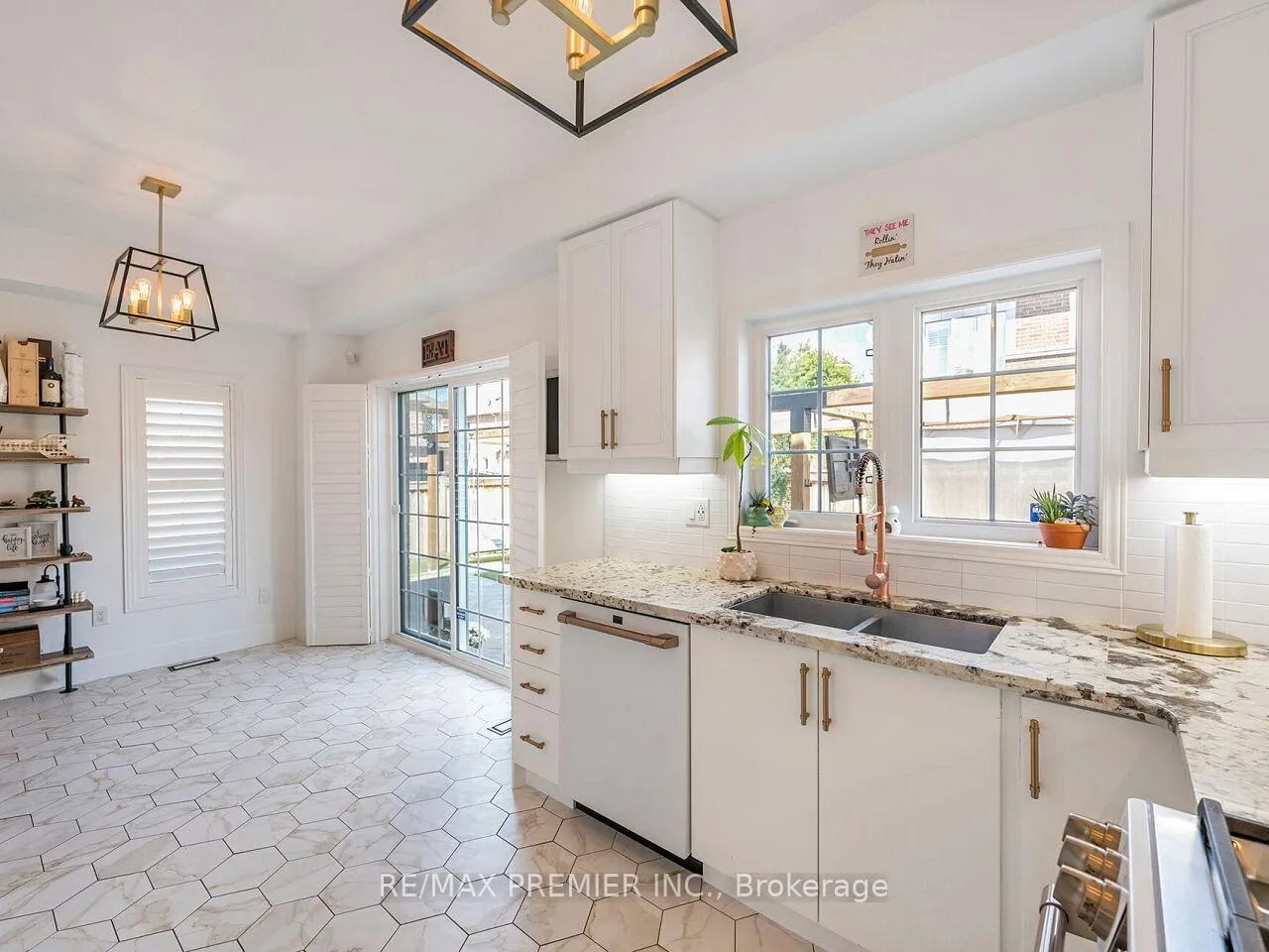 Photo 20 of 67 Gentile Circle, Vaughan, Elder Mills — HOMEH