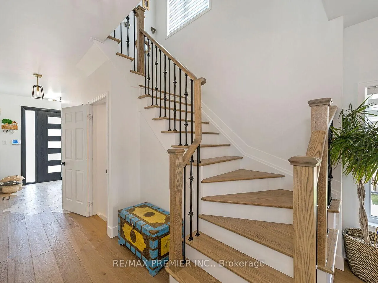 Photo 22 of 67 Gentile Circle, Vaughan, Elder Mills — HOMEH