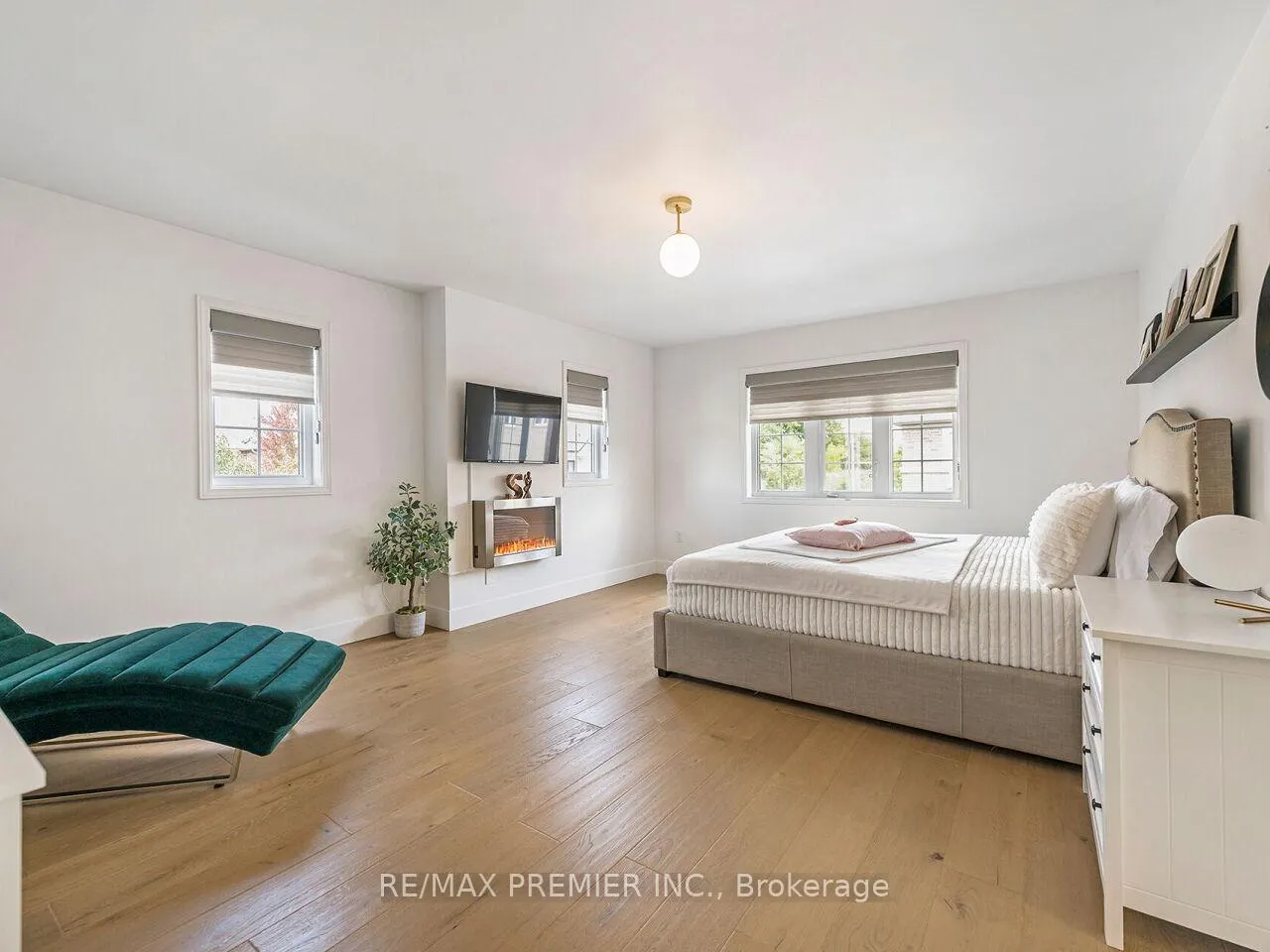 Photo 23 of 67 Gentile Circle, Vaughan, Elder Mills — HOMEH