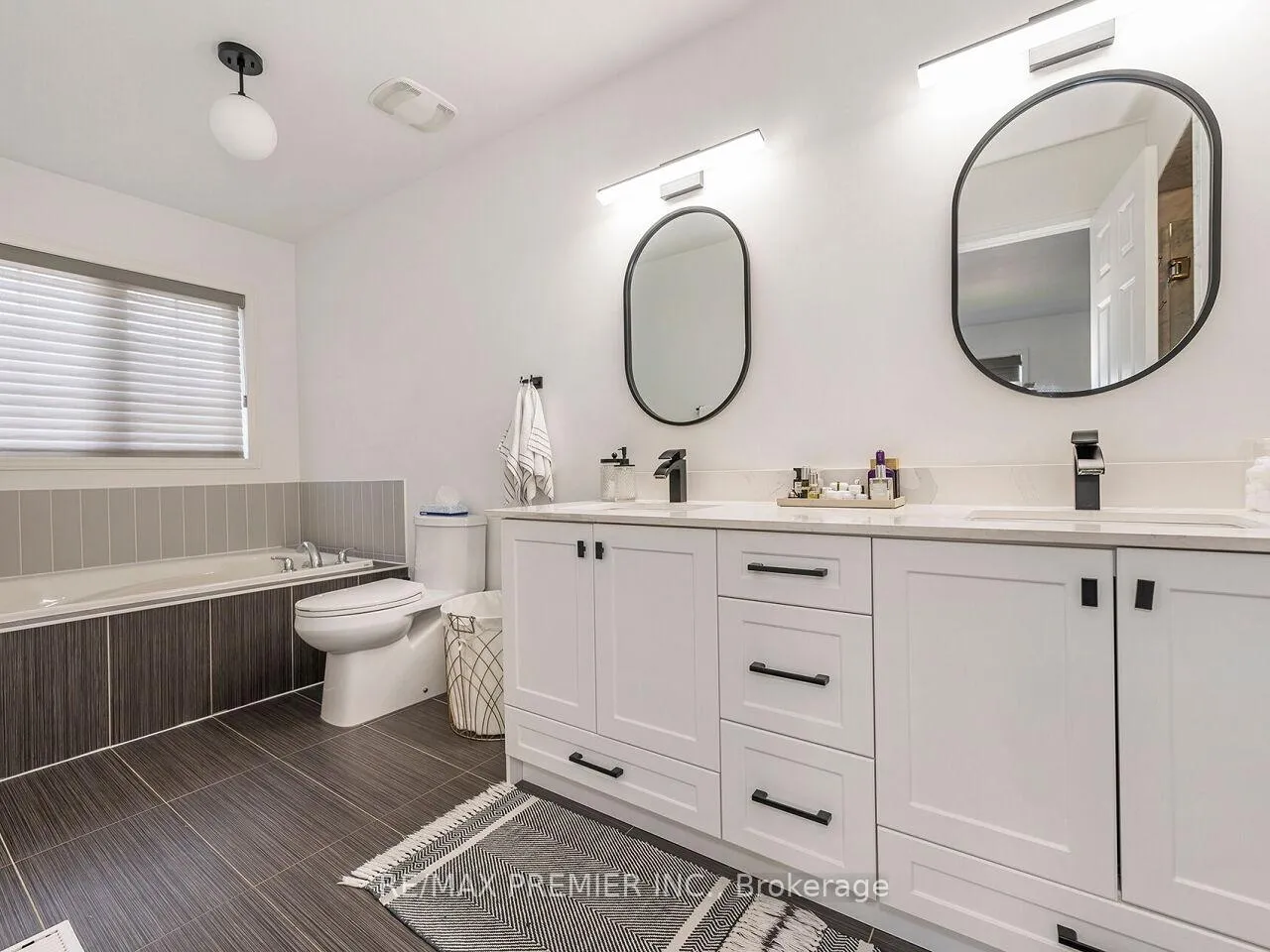 Photo 26 of 67 Gentile Circle, Vaughan, Elder Mills — HOMEH