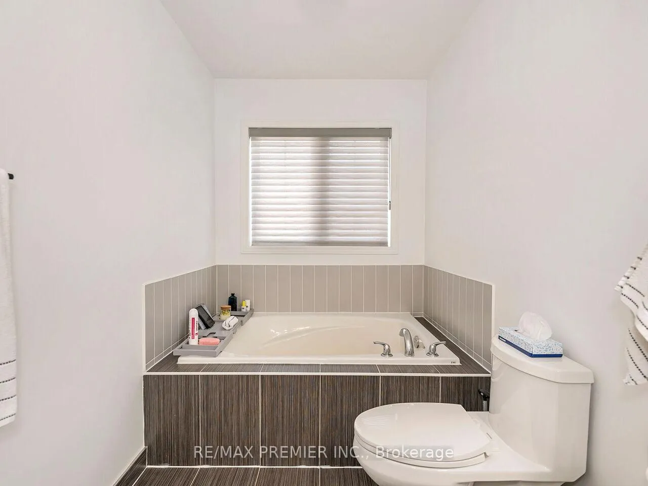 Photo 27 of 67 Gentile Circle, Vaughan, Elder Mills — HOMEH