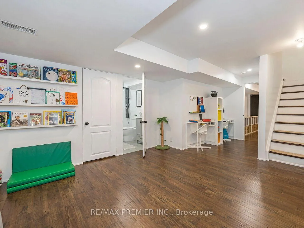 Photo 36 of 67 Gentile Circle, Vaughan, Elder Mills — HOMEH