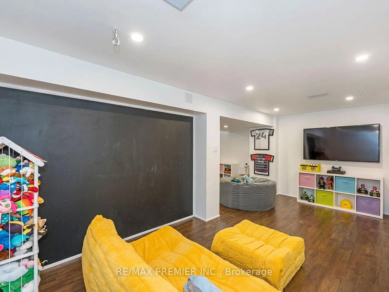 Photo 39 of 67 Gentile Circle, Vaughan, Elder Mills — HOMEH