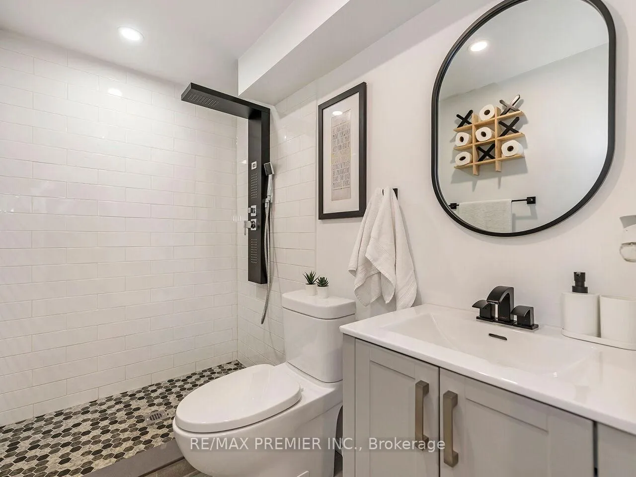 Photo 43 of 67 Gentile Circle, Vaughan, Elder Mills — HOMEH