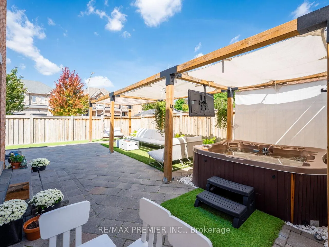 Photo 45 of 67 Gentile Circle, Vaughan, Elder Mills — HOMEH