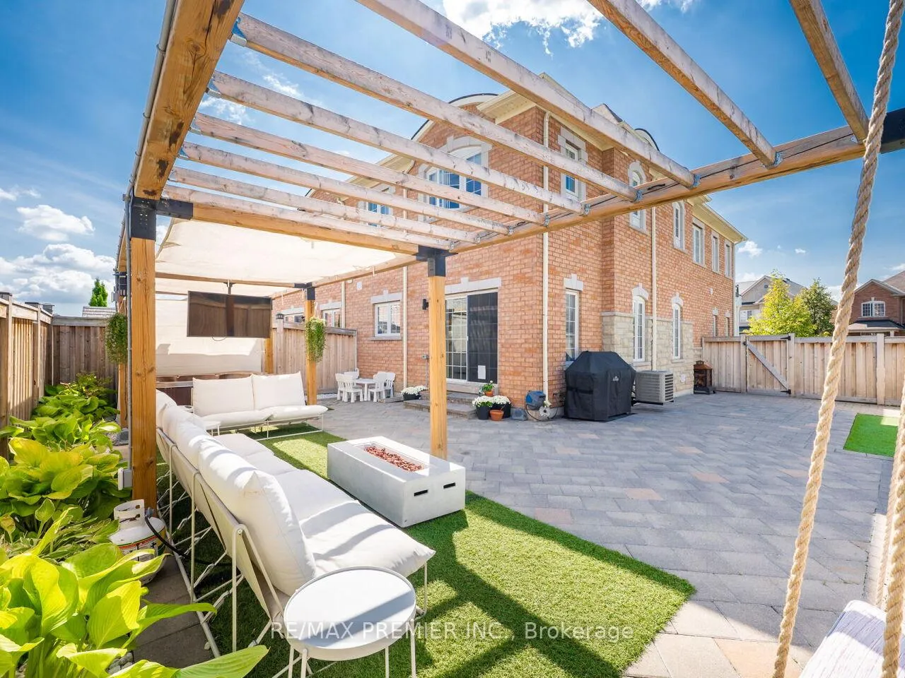 Photo 47 of 67 Gentile Circle, Vaughan, Elder Mills — HOMEH