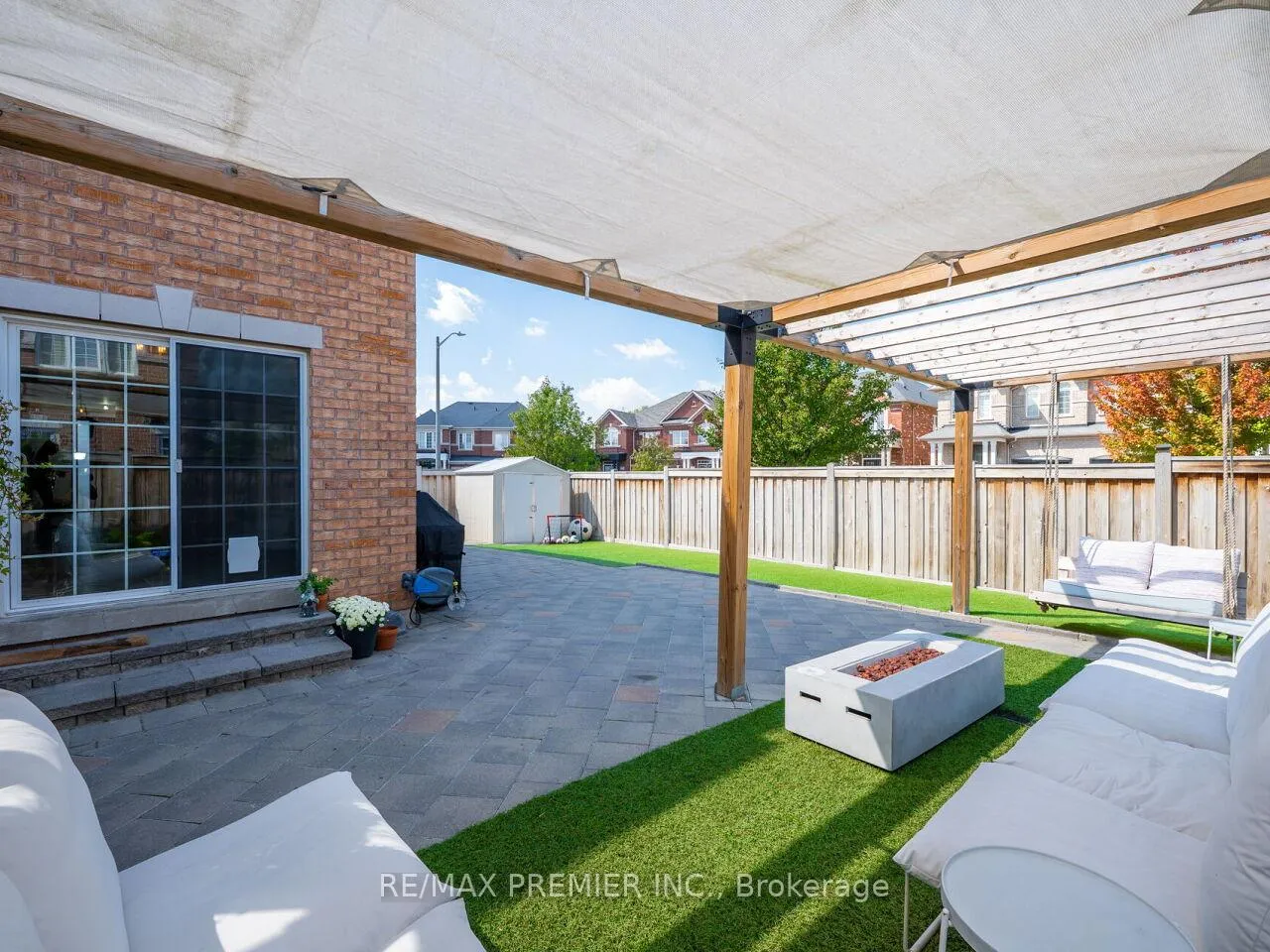 Photo 48 of 67 Gentile Circle, Vaughan, Elder Mills — HOMEH