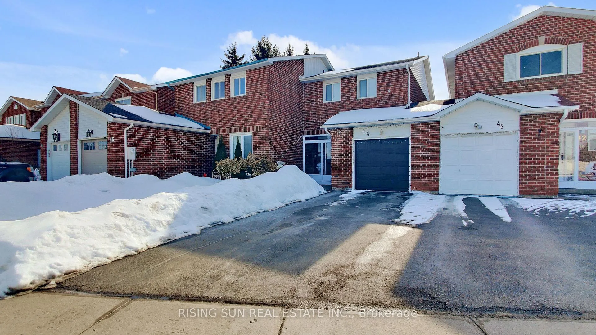 Photo 2 of 44 Whitehaven Drive, Brampton, Heart Lake West — HOMEH