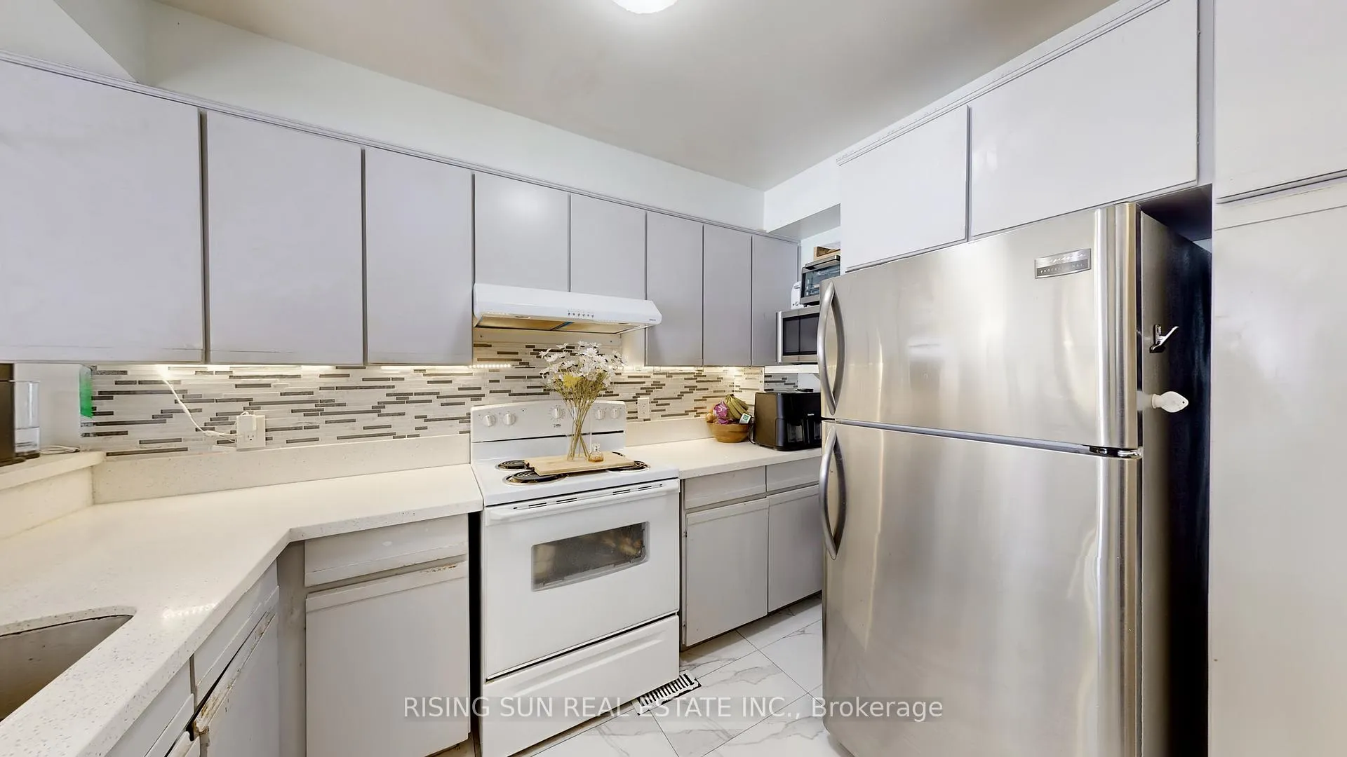 Photo 9 of 44 Whitehaven Drive, Brampton, Heart Lake West — HOMEH