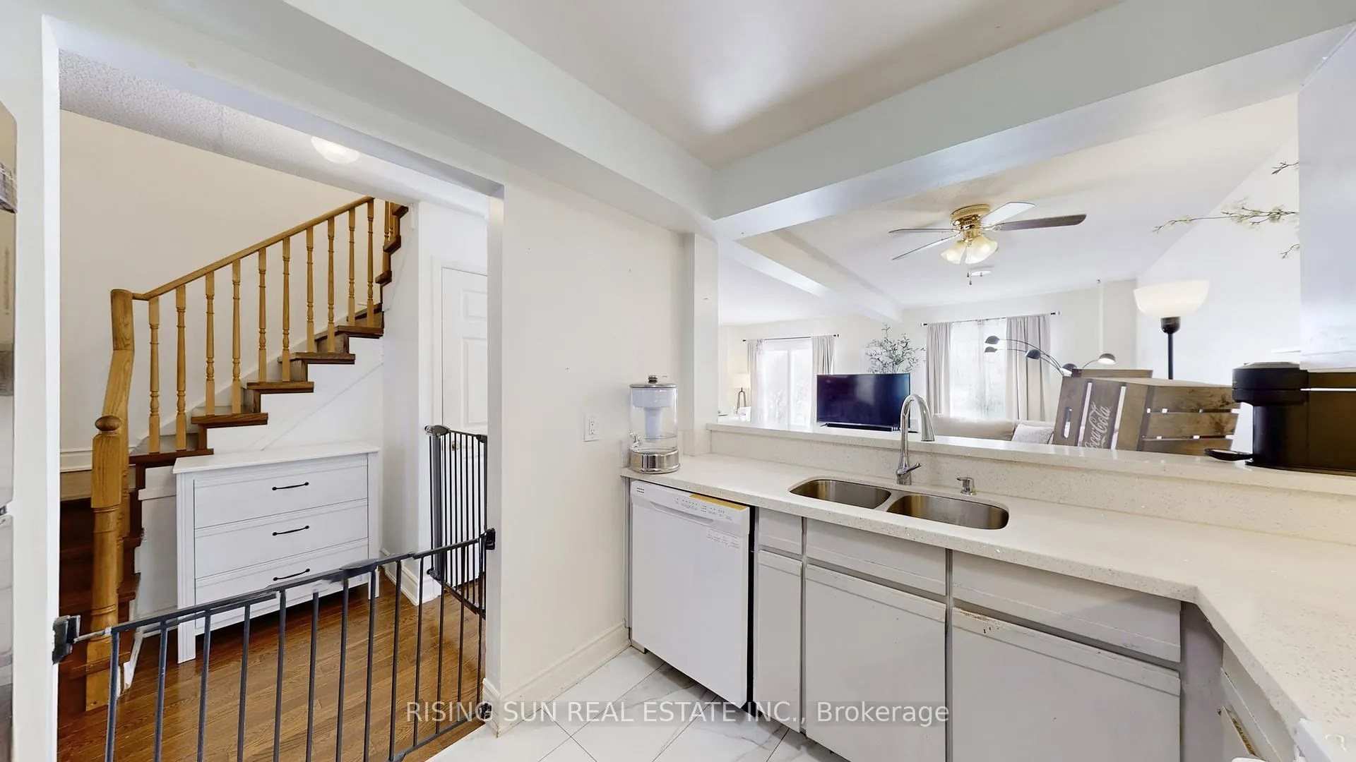 Photo 10 of 44 Whitehaven Drive, Brampton, Heart Lake West — HOMEH