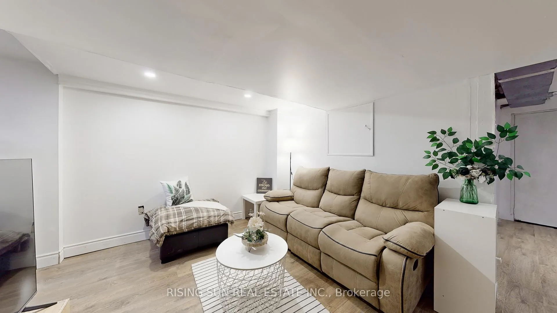 Photo 24 of 44 Whitehaven Drive, Brampton, Heart Lake West — HOMEH