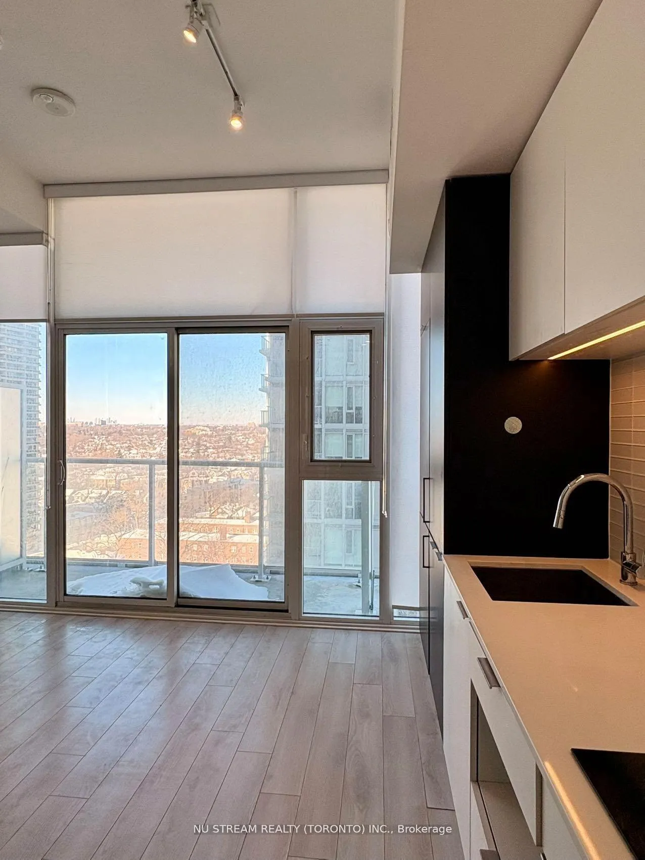 Photo 3 of Unit 1202, 33 Helendale Avenue, Toronto, Yonge-Eglinton — HOMEH