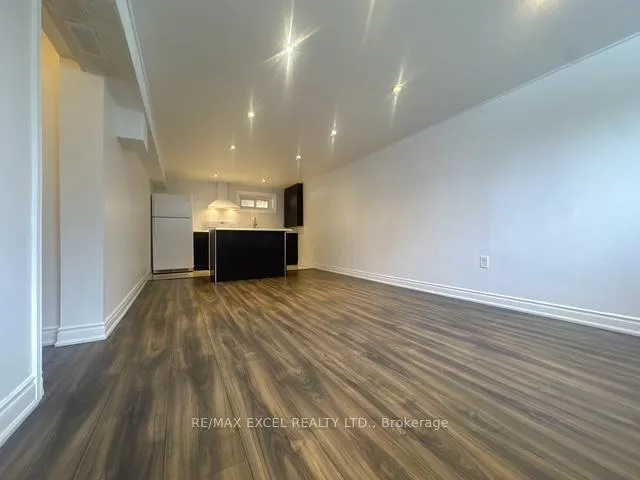 Photo 2 of 200 Bay Thorn Drive, Markham, Royal Orchard — HOMEH