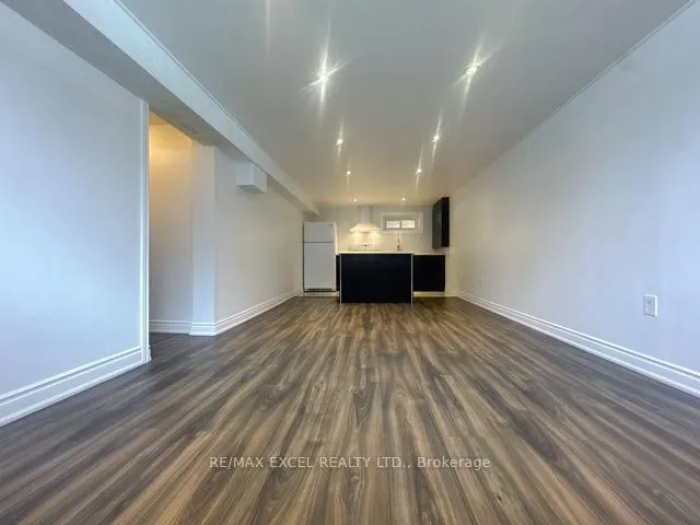 Photo 3 of 200 Bay Thorn Drive, Markham, Royal Orchard — HOMEH