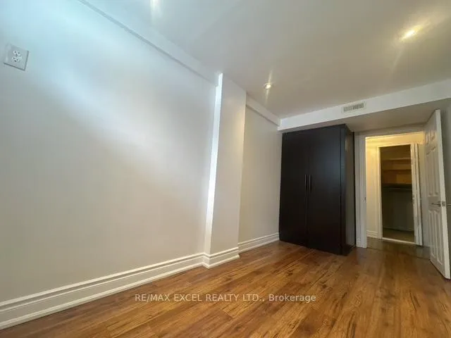 Photo 7 of 200 Bay Thorn Drive, Markham, Royal Orchard — HOMEH
