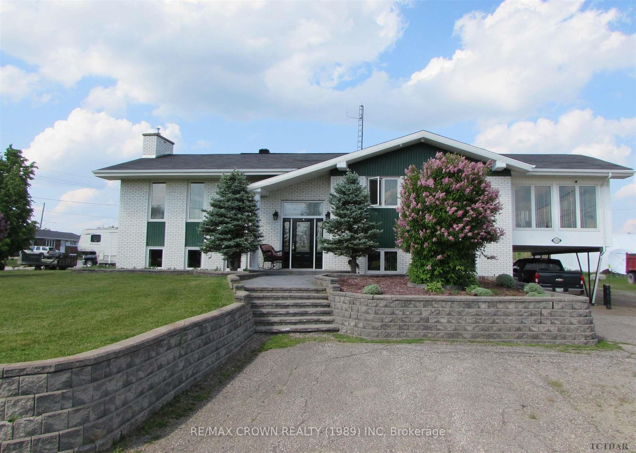 Photo 1 of 121 St-Aubin Avenue, Kapuskasing — HOMEH