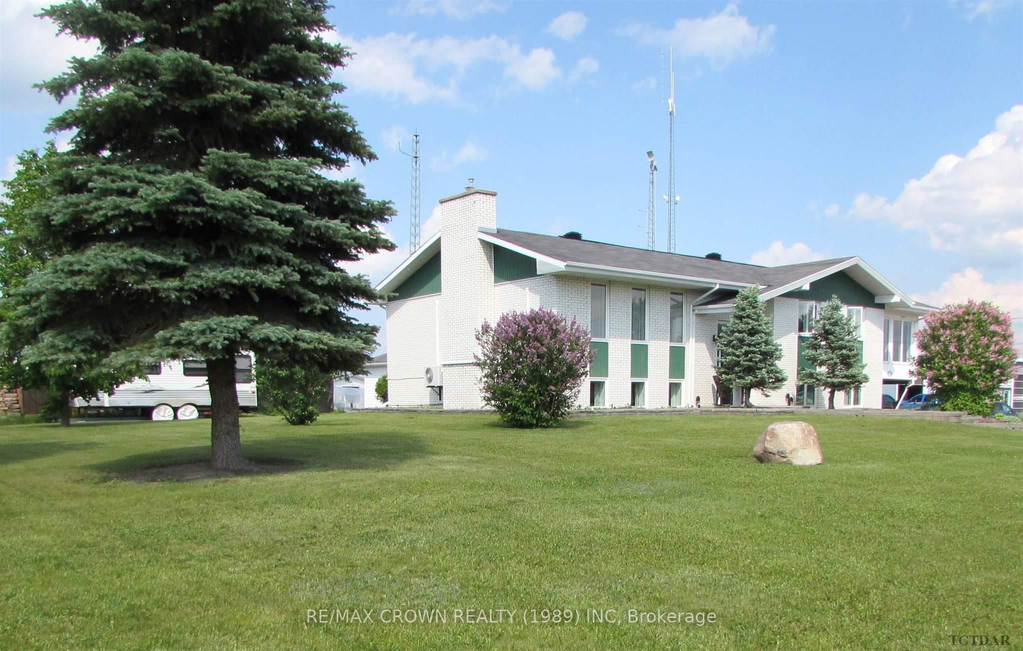 Photo 3 of 121 St-Aubin Avenue, Kapuskasing — HOMEH