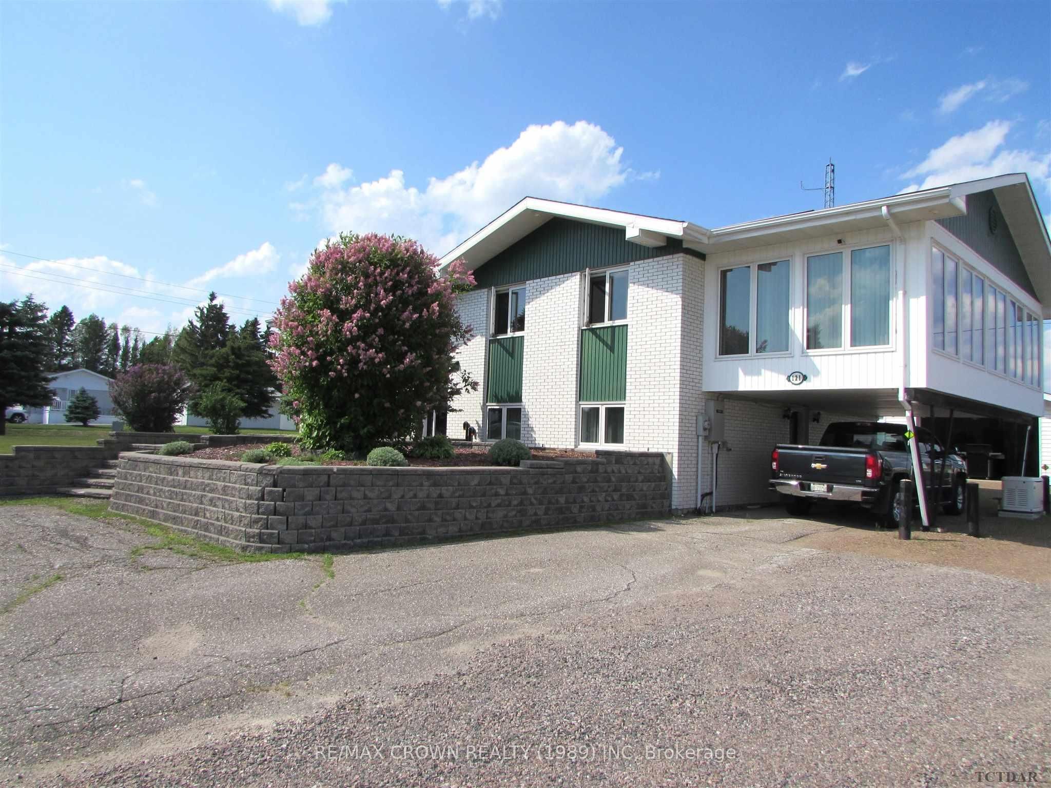 Photo 8 of 121 St-Aubin Avenue, Kapuskasing — HOMEH