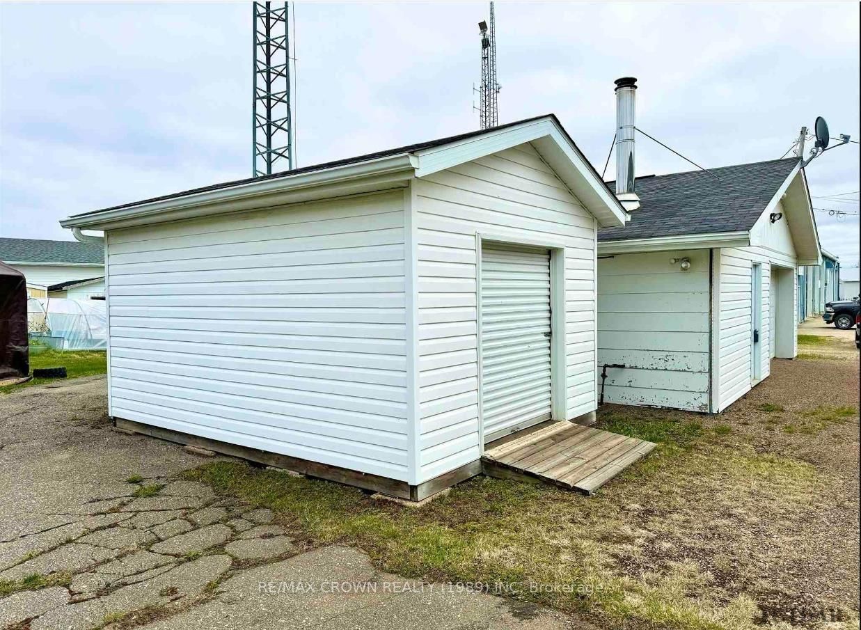 Photo 89 of 121 St-Aubin Avenue, Kapuskasing — HOMEH