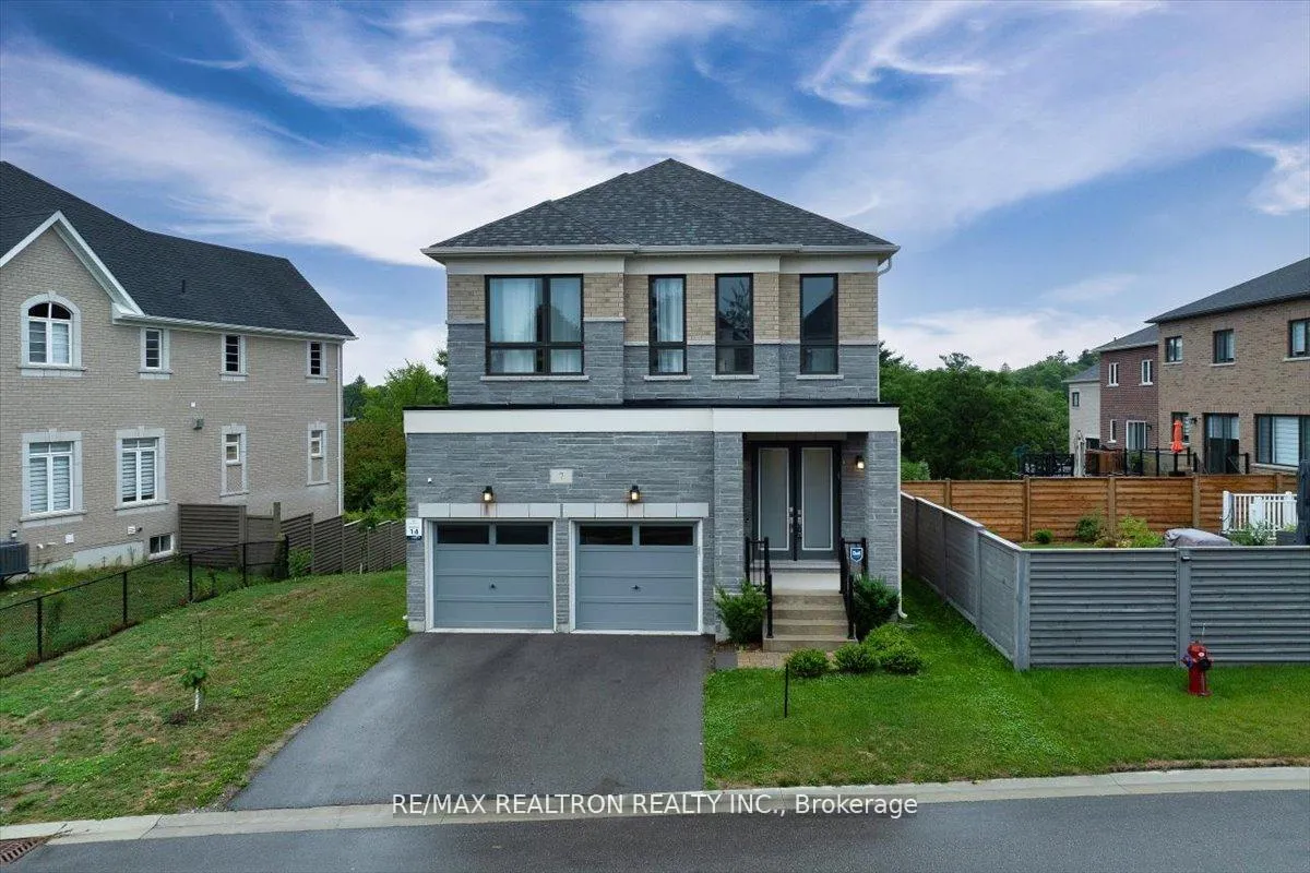 Photo 2 of 7 Maple Fields Circle, Aurora, Aurora Estates — HOMEH