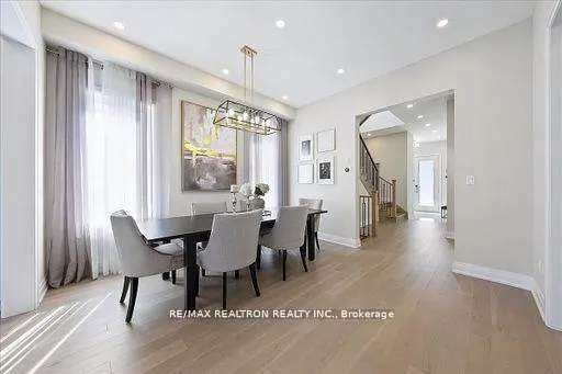 Photo 9 of 7 Maple Fields Circle, Aurora, Aurora Estates — HOMEH