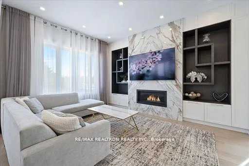 Photo 13 of 7 Maple Fields Circle, Aurora, Aurora Estates — HOMEH