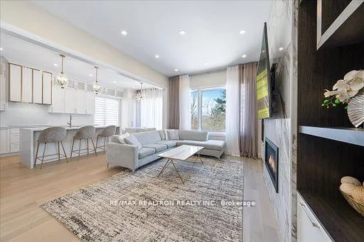 Photo 14 of 7 Maple Fields Circle, Aurora, Aurora Estates — HOMEH
