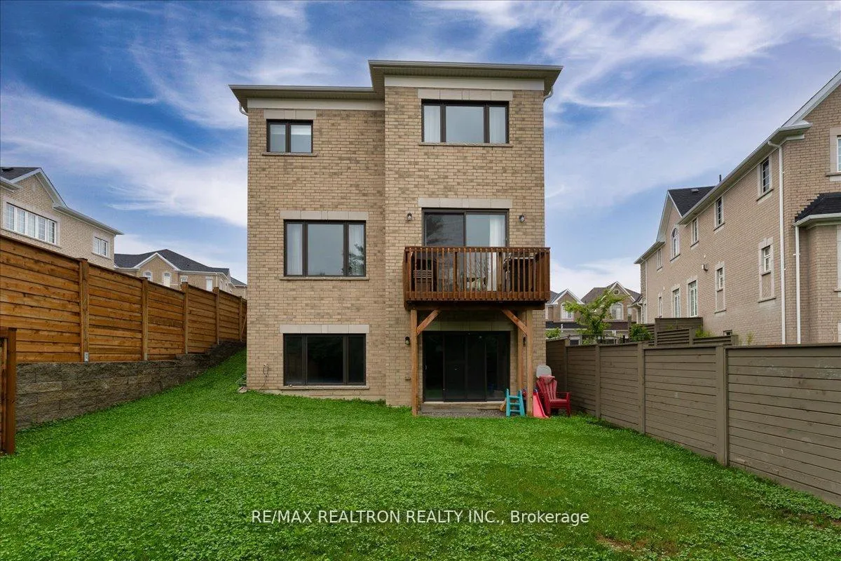 Photo 44 of 7 Maple Fields Circle, Aurora, Aurora Estates — HOMEH