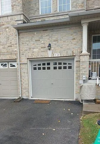Photo 2 of 24 Hatton Court, Brampton, Credit Valley — HOMEH