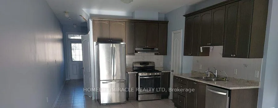 Photo 3 of 24 Hatton Court, Brampton, Credit Valley — HOMEH